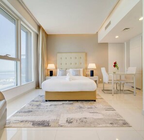 1 slaapkamer, een bureau, een strijkplank/strijkijzer, wifi