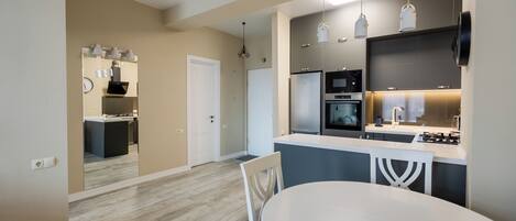 Mikrowelle, Ofen, Herdplatte, Geschirrspüler