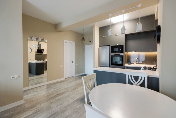 Microwave, oven, stovetop, dishwasher