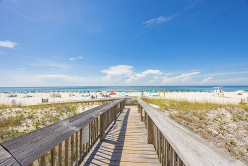 Seaside Beach & Racquet #3203