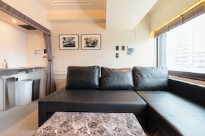 Standard Double Room, Non Smoking | Living area