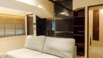 Habitación Premium, para no fumadores, vista al río | Área de sala de estar