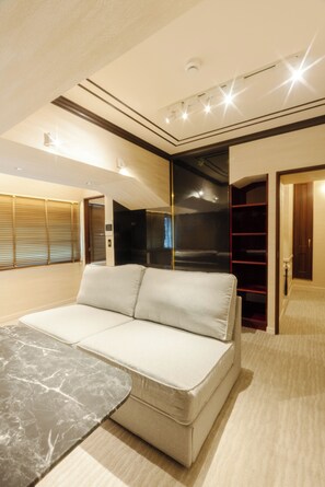 Premium Room, Non Smoking, River View | Living area