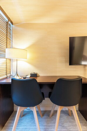 Standard Double Room, 1 Double Bed, Non Smoking | Television - LLOYD's HAKATA (Fukuoka)