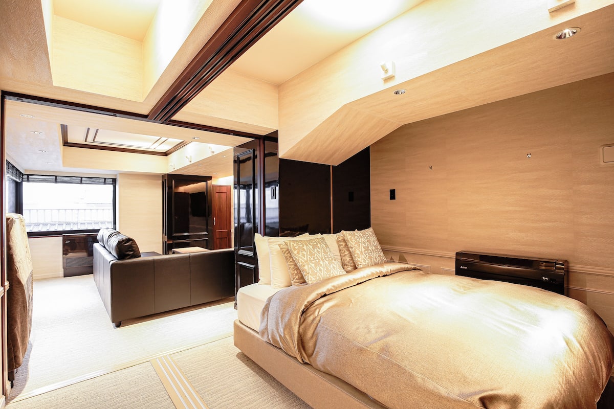 Een strijkplank/strijkijzer, gratis wifi, beddengoed