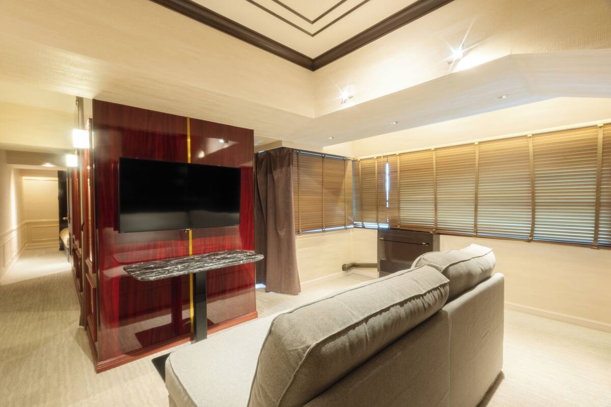 Premium Room, Non Smoking, River View | Living area
