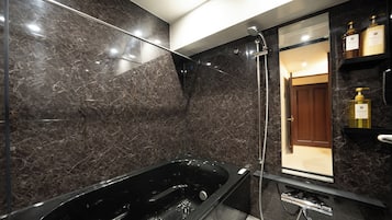 Departamento estándar, 1 habitación, sin servicio de limpieza | Baño | Secadora de cabello y pantuflas