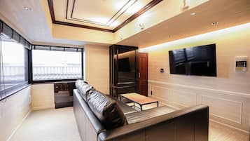 Tabla de planchar con plancha, wifi gratis y ropa de cama