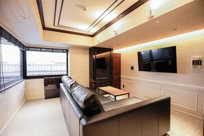 Iron/ironing board, free WiFi, bed sheets - LLOYD's HAKATA (Fukuoka)