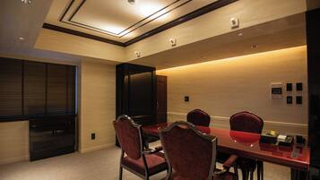 Standard Apartment, 1 Bedroom | Dining room