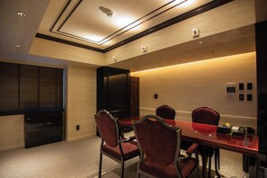 Standard Apartment, 1 Bedroom | Dining room