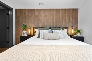 3 bedrooms, desk, iron/ironing board, travel cot