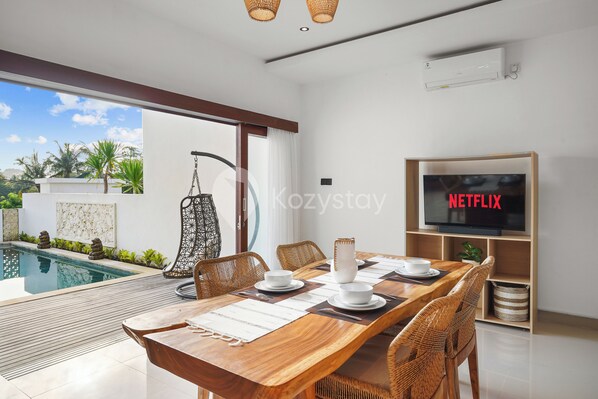 Vila, 3 kamar tidur, pemandangan kebun | Area keluarga | Smart TV 43-inci dengan saluran TV kabel, Netflix, dan layanan streaming