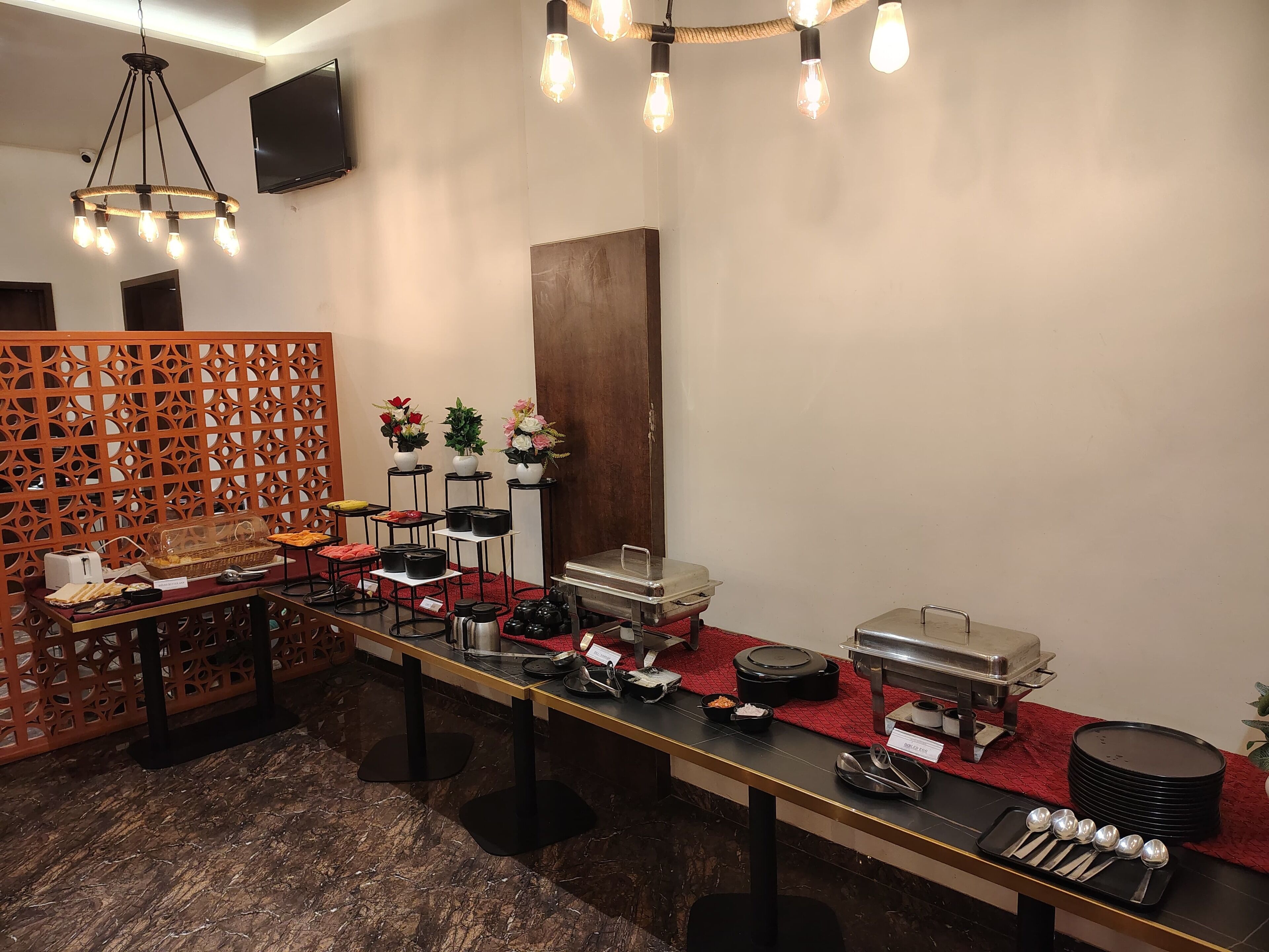 Daily continental breakfast (INR 400 per person)