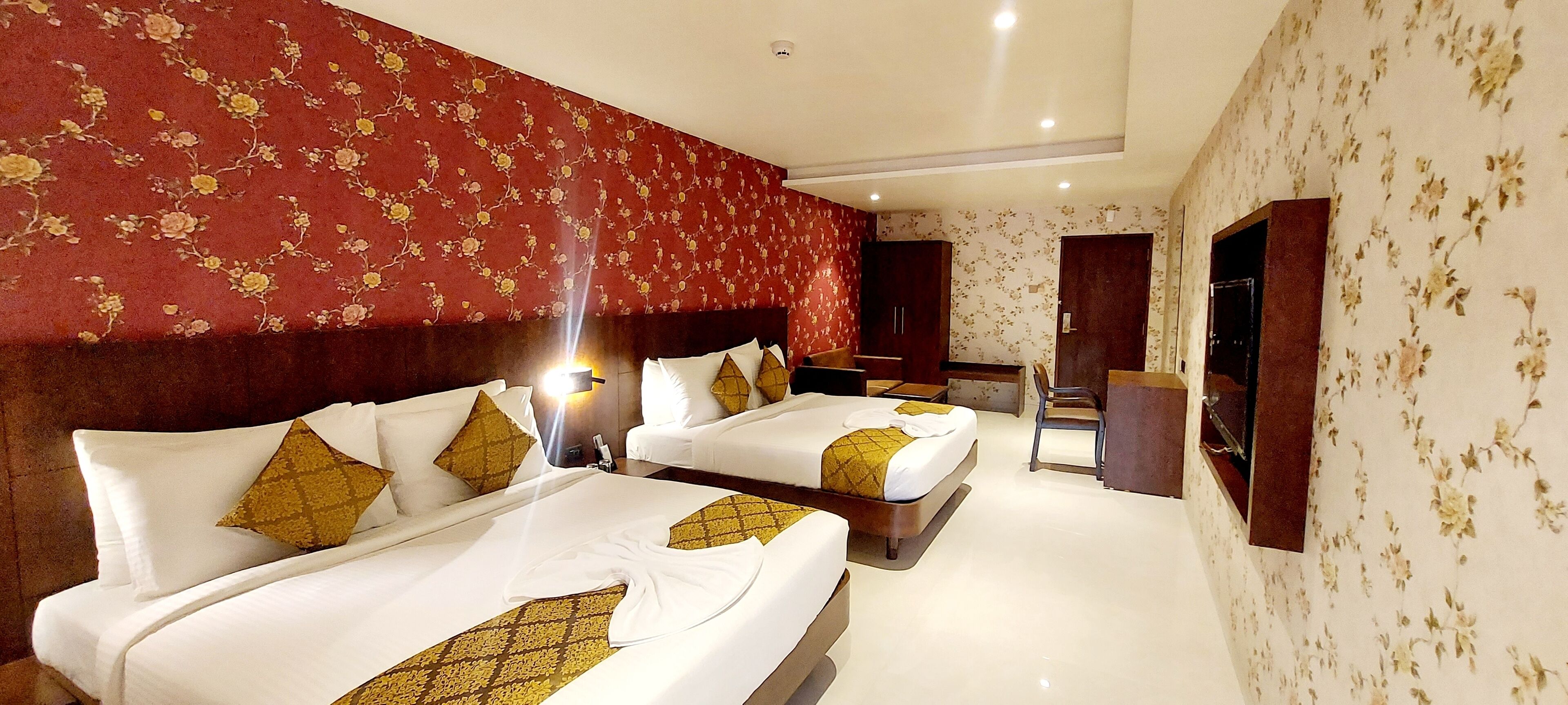 Executive Double or Twin Room | Select Comfort beds, desk, laptop workspace, rollaway beds (surcharge)