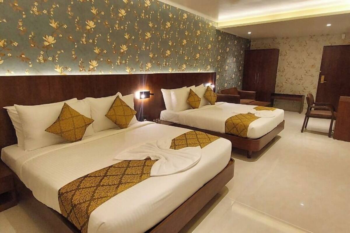 Executive Twin Room | Desk, laptop workspace, free WiFi