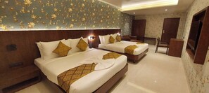 ห้องเอ็กเซ็กคิวทีฟดับเบิลหรือทวิน | เตียง Select Comfort, โต๊ะทำงาน, พื้นที่ทำงานแบบใช้แล็ปท็อป