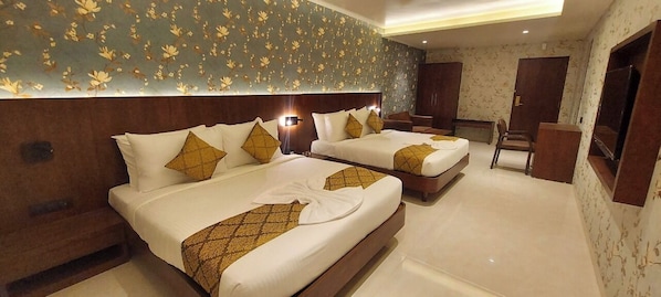 Executive Double or Twin Room | Select Comfort beds, desk, laptop workspace, free WiFi