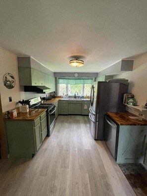 Private kitchen - Charming 3Br Getaway Sled/Atv Access!!! (Limestone)