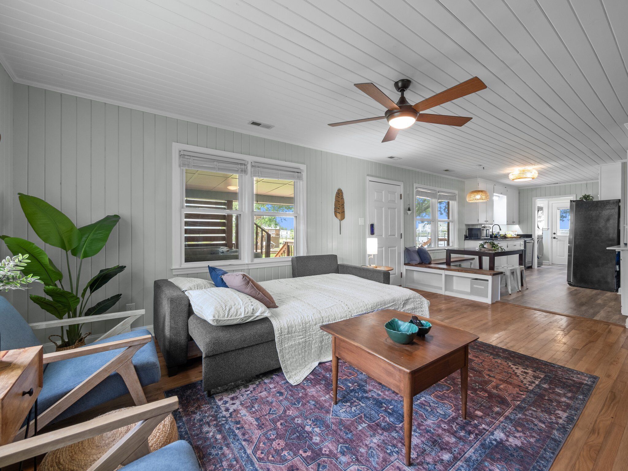 2 bedrooms, desk, iron/ironing board, travel crib