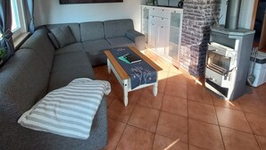 Living area - Pure relaxation in a vacation home on the Darß with a south-facing terrace and unobstructed views (Wieck a. Darß)