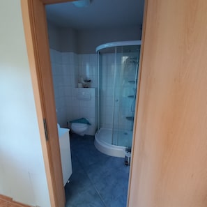 Dusche, Haartrockner, Toilettenpapier