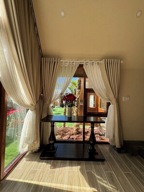 Blackout curtains, free WiFi, bed sheets