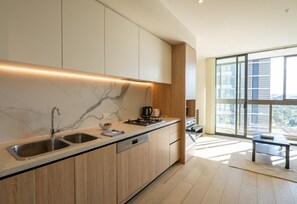 Four à micro-ondes, un four, surface de cuisson, grille-pain