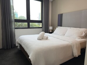 1 bedroom, desk, iron/ironing board, WiFi - Stylish City Stay in Parramatta + Pool & Parking (Parramatta)