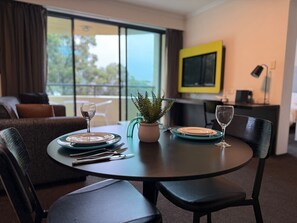 Dining - Stylish City Stay in Parramatta + Pool & Parking (Parramatta)