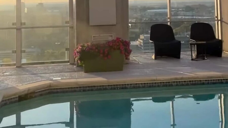 Luxury Midtown High Rise w Pool