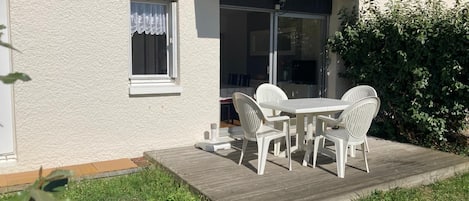 屋外ダイニングエリア