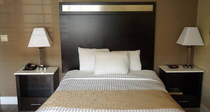 Travelodge by Wyndham Concord