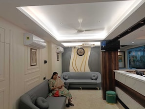 Front of property - Manyavar Guest House (Deoghar)