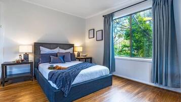 3 bedrooms, iron/ironing board, WiFi