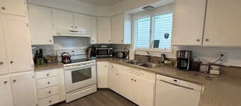 Spacious 4BR Home in Prime Downtown Spot