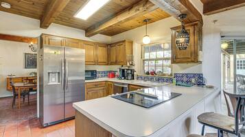 雪櫃、微波爐、爐具、洗碗機