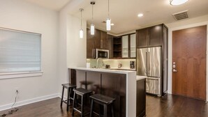 Unclassified image, 3 of 75, button - Constellations Elegant 1 BR in Downtown Houston (Houston)