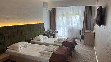Twin Room | Desk, laptop workspace, free WiFi