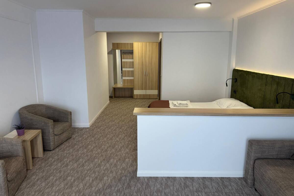 Triple Room | Desk, laptop workspace, free WiFi