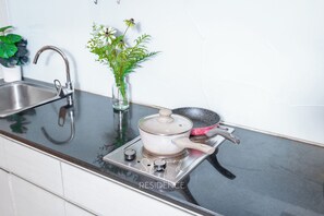 Family Apartment, City View | Dapur peribadi | Peti sejuk/penyejuk beku saiz penuh, dapur