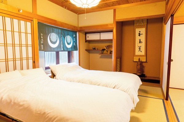 Deluxe Room | In-room safe