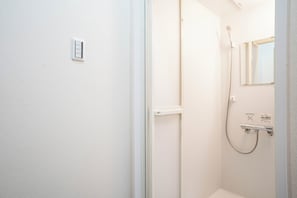 Deluxe Room | Bathroom