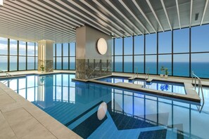 Pool - Oceanfront Luxury w/ Pool & Gym (Gold Coast)