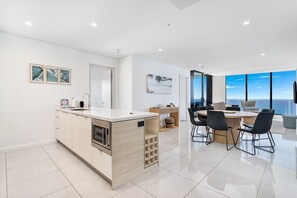 Fridge, microwave, oven, stovetop - Oceanfront Luxury w/ Pool & Gym (Gold Coast)