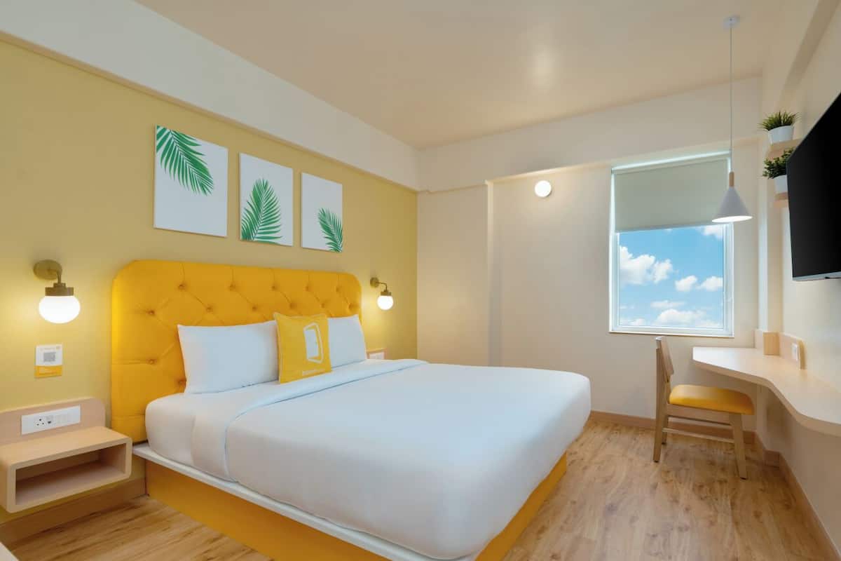 Standard Double Room | In-room safe, desk, laptop workspace, iron/ironing board