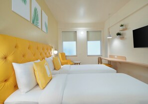 Deluxe Twin Room | In-room safe, desk, laptop workspace, iron/ironing board