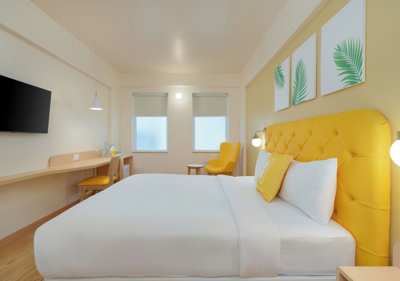 Deluxe Double Room | In-room safe, desk, laptop workspace, iron/ironing board