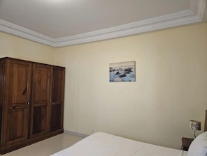 2 chambres, fer et planche à repasser, accès au Wi-Fi (inclus)