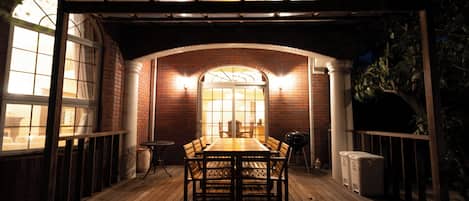 Outdoor dining